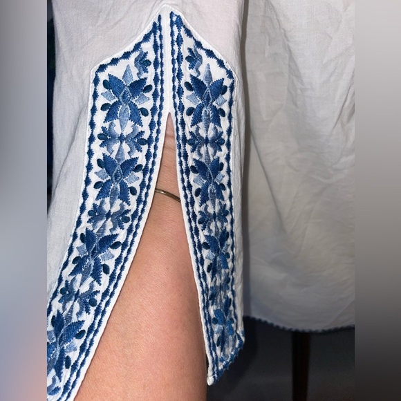 White House Black Market Tunic with embroidery and silver gems size 0 - Picture 5 of 6